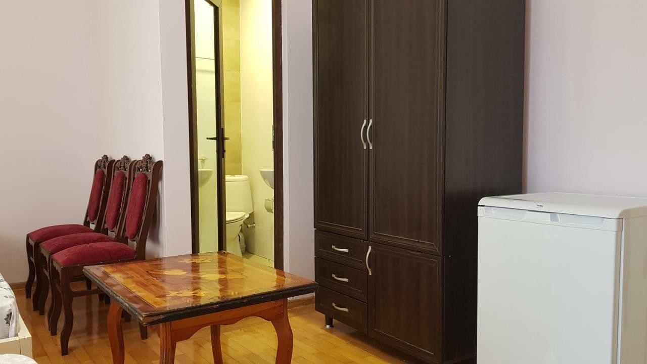 Guest House Luka Batumi Exterior photo